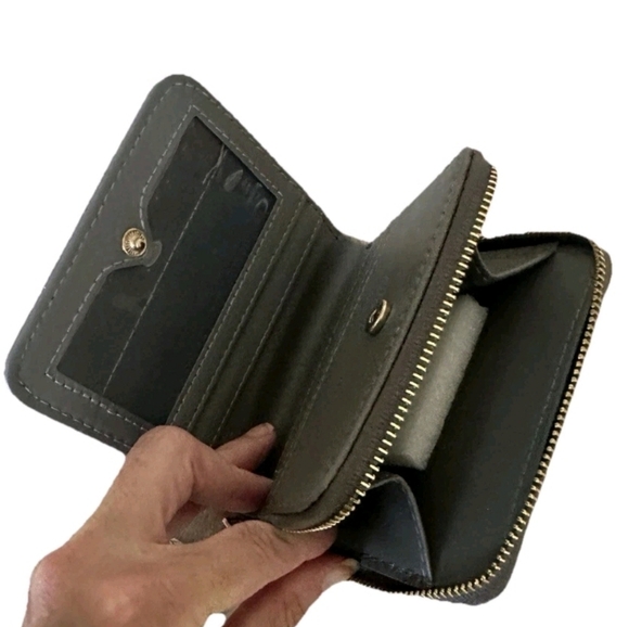 Badgley Mischka Quilted Gray Coin Purse Vegan Wallet - Picture 3 of 4